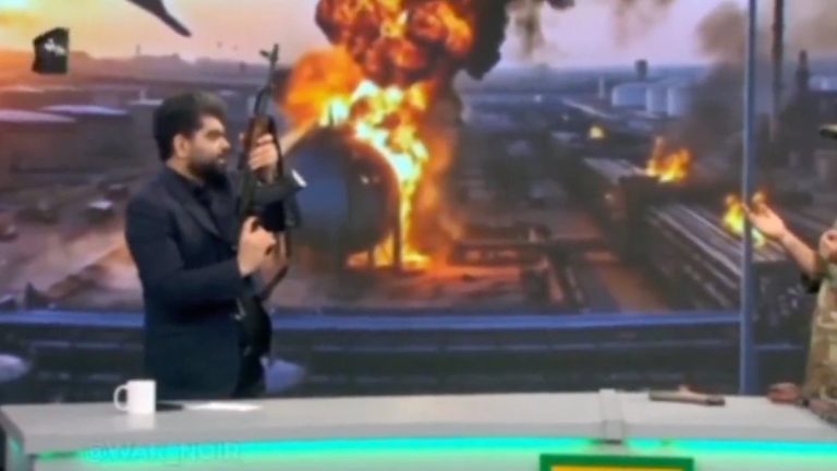 İran televizyonlarında silah kullanımına dair görüntüler dikkat çekti